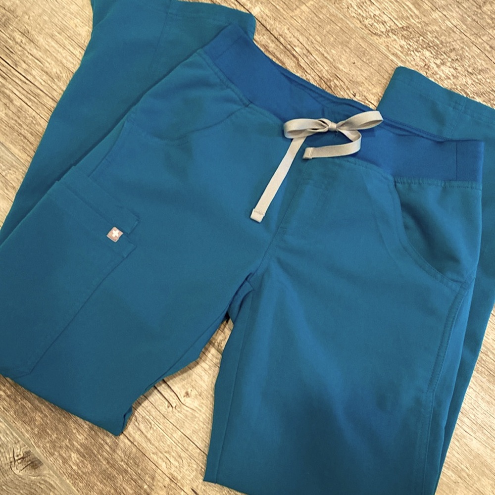 🩺FIGS scrub pants petite